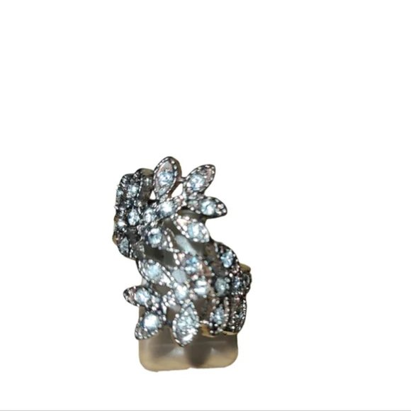 Beautiful Olive Blanch Crystal style fashion ring L4 - Picture 1 of 4